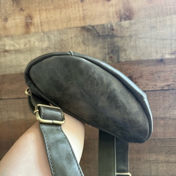 NWOT Joy Susan Vegan Leather Alyssa Distressed Backpack Bag - Picture 6 of 13